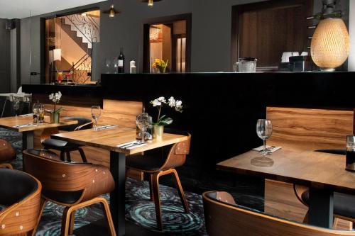 a restaurant with wooden tables and chairs and a counter at Willa Pieńkowskich in Gdynia