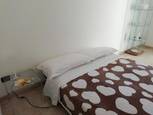 سرير أو أسرّة في غرفة في Staurenghi34apartmenT