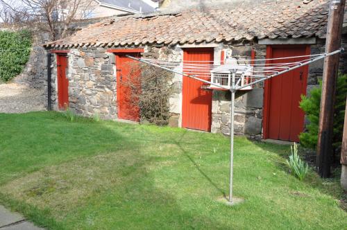 a basketball hoop in front of a building with red doors at Emahroo Cullen in Cullen