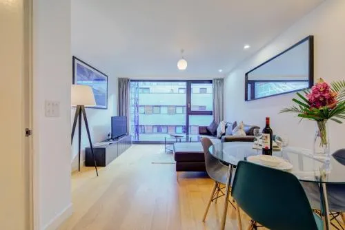Cleyro Serviced Apartments - Finzels Reach photo 9