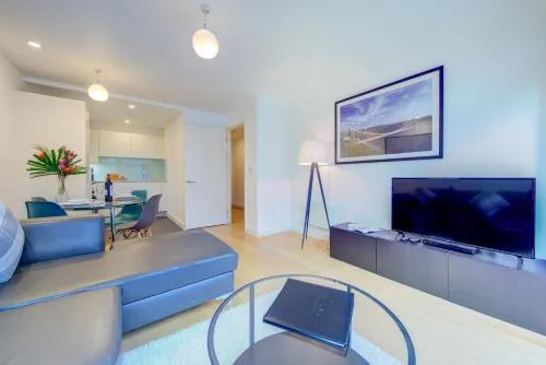 Cleyro Serviced Apartments - Finzels Reach photo 7