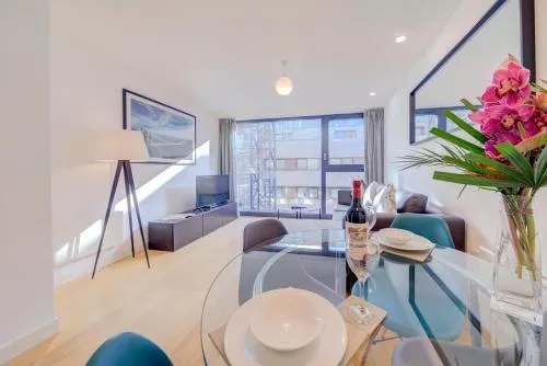 Cleyro Serviced Apartments - Finzels Reach photo 23