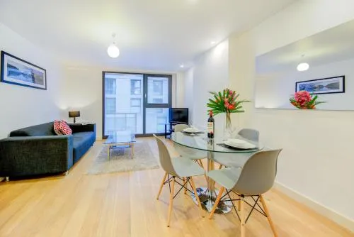 Cleyro Serviced Apartments - Finzels Reach photo 43