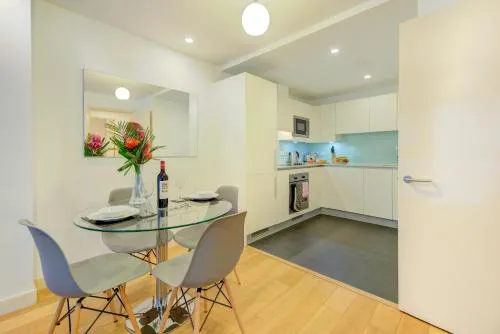 Cleyro Serviced Apartments - Finzels Reach photo 45