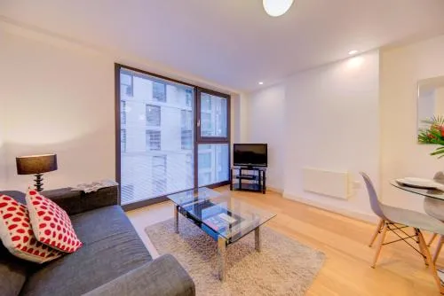Cleyro Serviced Apartments - Finzels Reach photo 11
