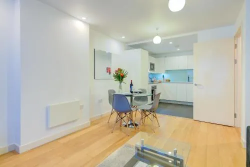 Cleyro Serviced Apartments - Finzels Reach photo 10