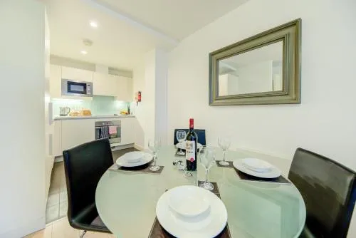 Cleyro Serviced Apartments - Finzels Reach photo 109