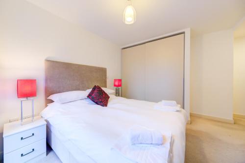 a bedroom with a large white bed with a headboard at Cleyro Serviced Apartments - Finzels Reach in Bristol