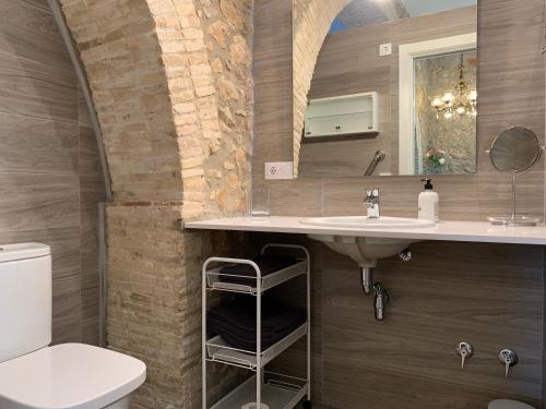 Bathroom sa Casa de piedra adaptada en LEscala