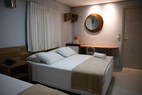 Maximus Sottile Hotel tesisinde bir odada yatak veya yataklar