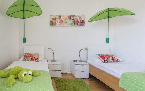 a bedroom with two beds with a teddy bear sitting on the bed at Fewo Speicherquartier in Lüneburg