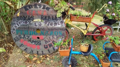 a garden sign with a bicycle and some plants at El Pedregal Sopó in Sopó