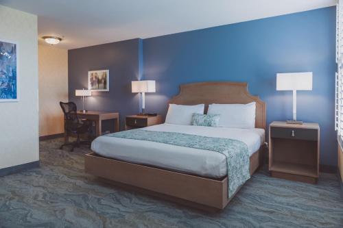 a bedroom with a bed and a desk with a chair at The Parkview Hotel in Syracuse