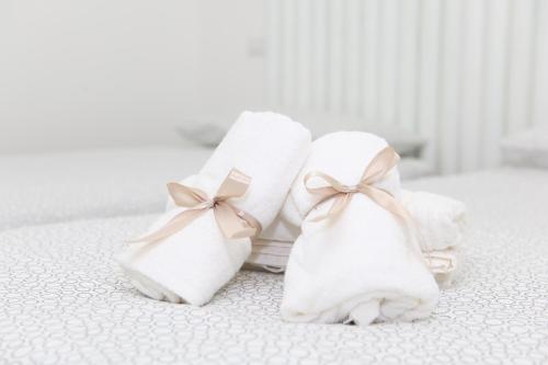 A bed or beds in a room at Rosy House - Hospitality