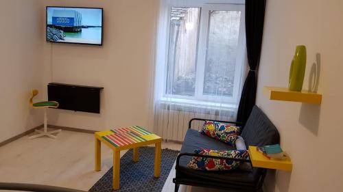 Televizorius ir (arba) pramogų centras apgyvendinimo įstaigoje HH Sibiu Apartment