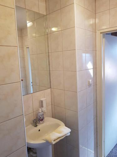 a bathroom with a sink and a mirror at Jasminum in Słupsk