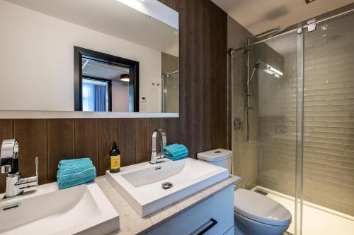 A bathroom at Horizon 104 by Tremblant Prestige
