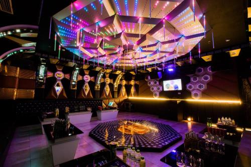 an overhead view of a bar with a stage at Muong Thanh Luxury Ha Nam in Phủ Lý