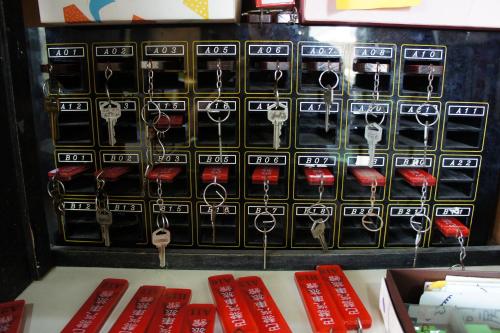 a bunch of keys in a display case in a store at Paris Motel in Mailiao