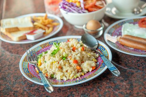 Makanan di atau berdekatan asrama