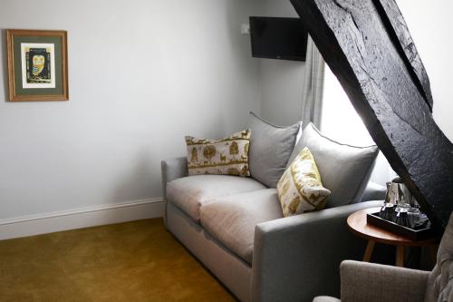 a living room with a couch and a window at The Rose and Crown in Warwick