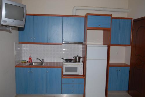 Una cocina o zona de cocina en Tsertos Apartments