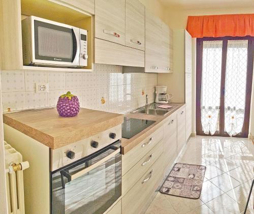 Η κουζίνα ή μικρή κουζίνα στο Casa Palanca Lake view apartment by Gardadomusmea