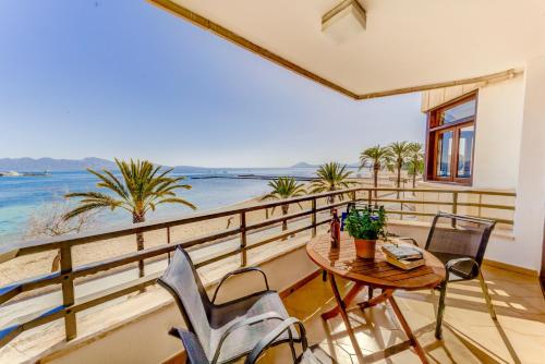 Beachfront Apartment Simar by Sealand Villas