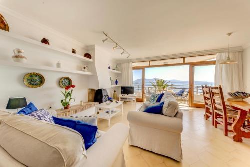 Beachfront Apartment Simar by Sealand Villas