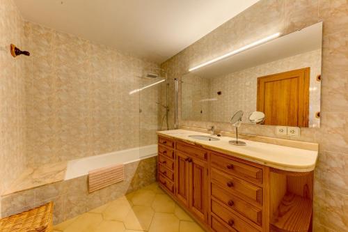 Beachfront Apartment Simar by Sealand Villas
