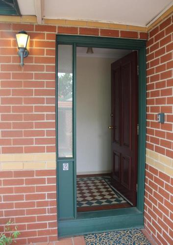 Η πρόσοψη ή η είσοδος του Mount Waverley Townhouses