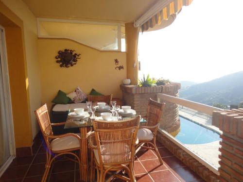 Kép Panoramic seaview Altos de Calahonda szállásáról Sitio de Calahondában a galériában