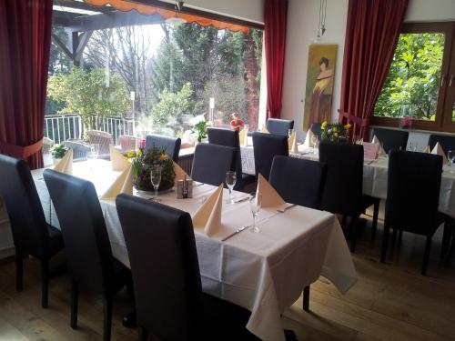 Restaurace v ubytování Zum Rebhang Bed & Breakfast
