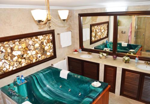 Kylpyhuone majoituspaikassa Puflene Resort
