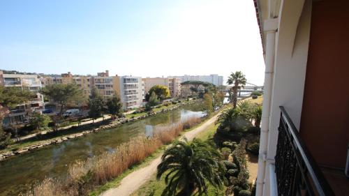 Port Marine - Appartements climatisés et piscine dans la résidence