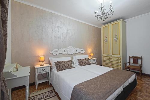 A bed or beds in a room at VECCHIA FAVOLA HOUSE