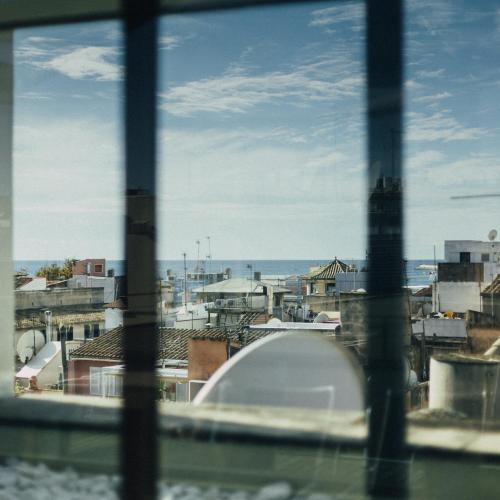 Vue générale sur la mer ou vue sur la mer prise depuis l'hôtel