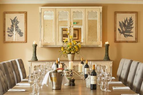 Ποτά στο The Royal Oak, Yattendon