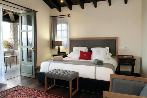 a bedroom with a large bed with red pillows at La Santísima Trinidad in Dolores Hidalgo