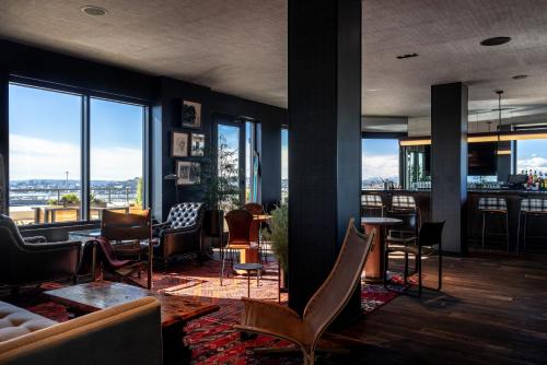 a living room filled with furniture and a large window at Graduate Seattle in Seattle