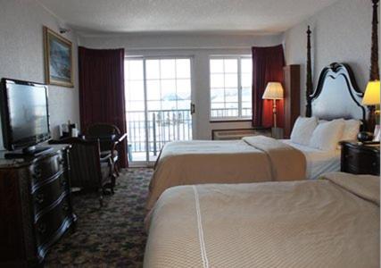 Krevet ili kreveti u jedinici u objektu Crown Choice Inn & Suites Lakeview and Waterpark