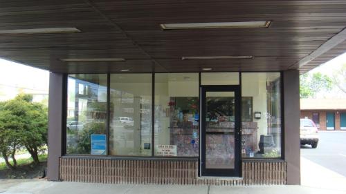 a store front with glass windows on a street at Beauty Rest Motel in Edison