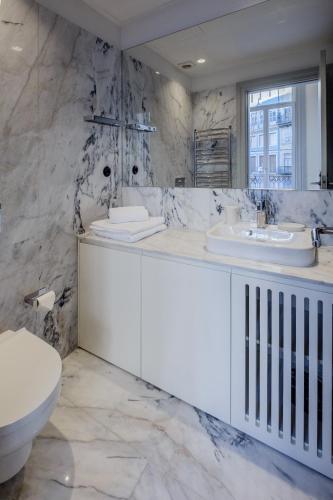 BOUTIQUE Rentals - Toledos One & Only Apt in Historical center of Porto