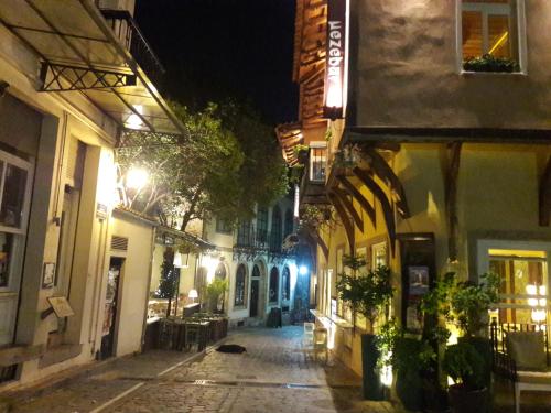 an empty street at night in a city at Tzivaeri in Likodhrómion