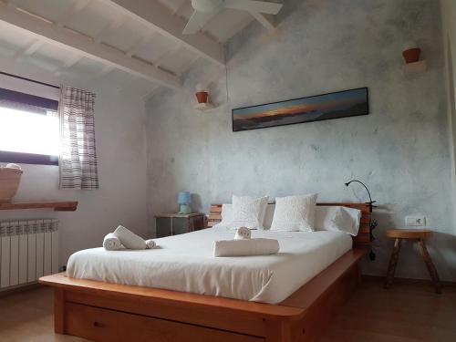 Postel nebo postele na pokoji v ubytování Turismo Rural Biniati des Pi