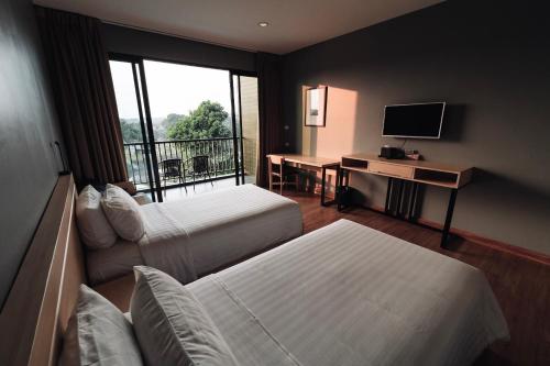 Giường trong phòng chung tại Riverawan Hotel