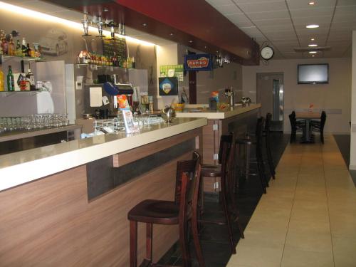 De lounge of bar bij Le Relais des Bergers