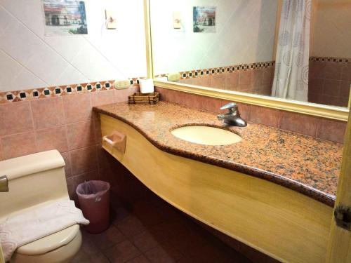 A bathroom at Club Morocco Beach Resort and Country Club