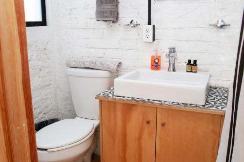 Ένα μπάνιο στο Coyoacan City Lofts