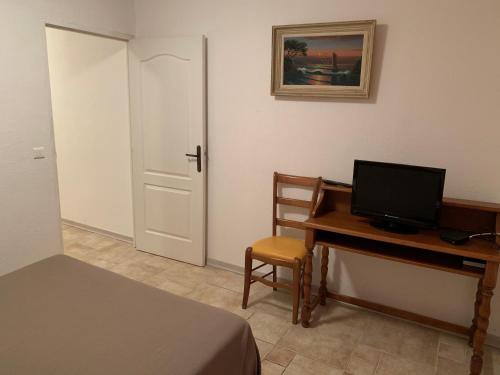 TV a/nebo společenská místnost v ubytování Apart'Hôtel Les 4 Sources